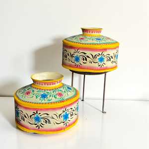 Maceta Cuadrada Vintage Pintada a Mano, Ecológica, para Interiores y Exteriores, para Plantar en la Sala de Estar, con Características de Drenaje - Product Image 1