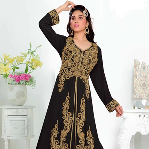 Caftans islamiques en georgette brodée noire avec hijab résistant au soleil. - Product Image 1