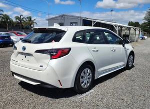 Corolla Híbrido Station Wagon 2019 - Volante a la Izquierda, Eficiente en Consumo de Combustible, Asientos de Cuero Espaciosos, Caja de Cambios Automática, Cámara Trasera 360° - Product Image 4