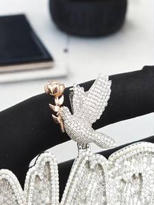 Pendentif personnalisé en moissanite sertie de pierres avec anse en forme d'aile d'ange en argent sterling 925, bijoux de fête hip-hop unisexe - Product Image 5