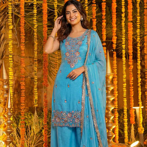 Ensemble de costume traditionnel classique pour femmes, pour les occasions spéciales - Product Image 1