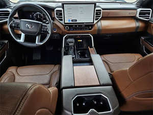 2023 pour l'édition 1794 HV Wagon automatique à propulsion arrière avec sièges en cuir, caméra de recul, conduite à gauche, toit ouvrant, phares au xénon - Product Image 5