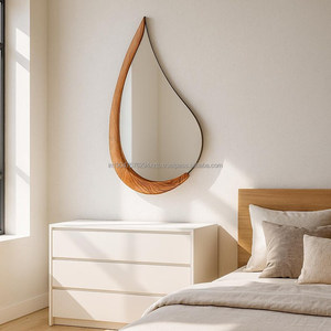 Miroir Art Déco en Bois Créatif Léger et Écologique Fait Main KALATRI, Forme Goutte d'Eau Asymétrique pour la Décoration Intérieure - Product Image 3