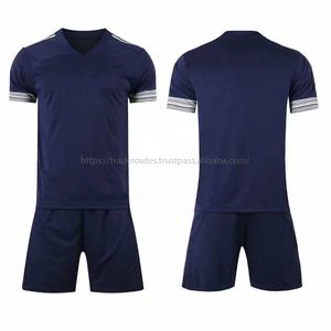Ensemble maillot et short d'entraînement de football sublimés personnalisés Service OEM 100% polyester avec logo personnalisé et nom de l'équipe - Product Image 3