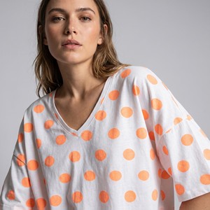 Grand t-shirt à manches courtes et col en V avec pois colorés, 100 % coton, taille unique (tailles 36-44) - Product Image 3