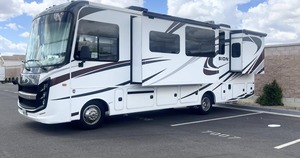 Autocaravana Entegra Coach Vision 31V 2019, Ajustable, para Acampar, Viajar, con Capacidad para 4-6 Personas - Product Image 2