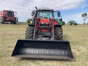 Achetez un nouveau tracteur Massey Ferguson FL4323 avec chargeurs avant et arrière, boîte de vitesses 4x4, pompe, moteur - Product Image 4