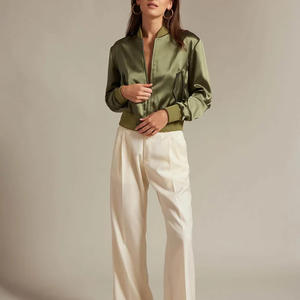 Chaqueta de bombardero de invierno con logotipo personalizado para hombres y mujeres con forro suave a prueba de viento y diseño premium para clima frío - Product Image 3