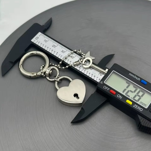 พวงกุญแจรูปหัวใจสีเงินแฟชั่น พร้อมกุญแจรูปดาว สไตล์วินเทจ สำหรับผู้หญิง ผู้ชาย ของขวัญวันวาเลนไทน์ - Product Image 3