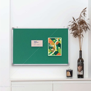 Tablero de Anuncios de Terciopelo Verde con Marco de Aluminio y Logotipo Personalizado - Exhibición Elegante para Mensajes - Product Image 6