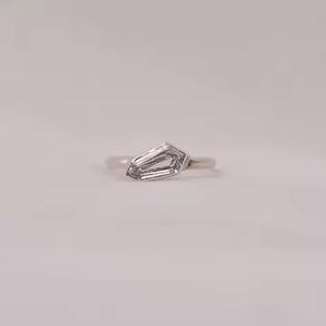 Lujo 1,5 Quilates CVD Lab Grown Diamond Solitaire Bisel Ajuste Anillo 14K Chapado en oro sólido Anillo de compromiso clásico - Product Image 1