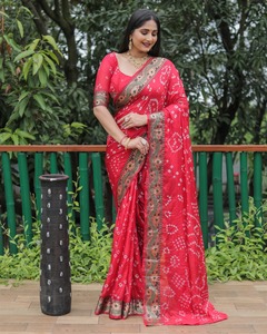 Sarees Banarasi à la recherche élégante et prête à l'emploi Saree Banarasi avec Bandhej Saree en soie à un prix abordable - Product Image 4