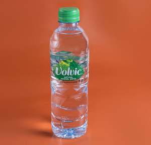 Eau aromatisée Volvic, pack de 50 ml, hydratation rafraîchissante avec infusion de fruits naturels, disponible en vrac, boisson saine - Product Image 6