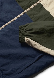 Veste coupe-vent pour homme en nylon polyester 100% avec fermeture éclair, vêtements pour homme personnalisés, conception personnalisée, veste légère en patchwork - Product Image 4