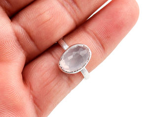 Venta al por mayor de anillos de latón para hombres hechos a mano con piedras preciosas de cuarzo rosa en bruto rodio plateado piedra de plata joyería técnica de electroformación - Product Image 1