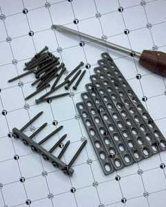 Placas pequeñas DCP de 3,5mm (6 a 14 agujeros) con tornillos corticales de 3,5mm, juego de titanio de 105 Uds., instrumentos quirúrgicos ortopédicos veterinarios - Product Image 2