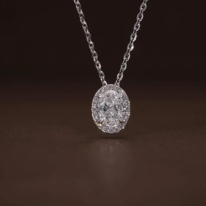 Pendentif halo solitaire en diamant de laboratoire de taille ovale 3 carats pour femme, chaîne en or 14 carats de 18 pouces, certifié IGI, taille brillante, plaqué rhodium - Product Image 1