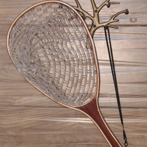 Épuisette de pêche à la mouche d'extérieur avec cadre en bois et filet en caoutchouc, outil de capture de truites à lancer à la main - Product Image 1