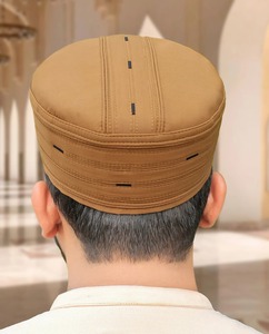 Casquette de prière cousue pour hommes de qualité supérieure imperméable avec un savoir-faire fin, parfaite pour les sports de plein air et les événements religieux du Ramadan - Product Image 4