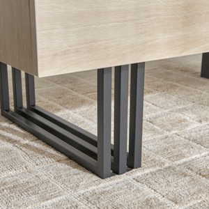 Elegante Mesa cilíndrica redonda de oro hecha a mano para salas de estar, dormitorios y esquinas decorativas con atractivo atemporal - Product Image 2