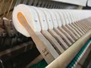 Piano Vertical Acústico Yamaha U10A Negro para Músicos Profesionales, Piano Japonés Usado de Segunda Mano, Madera Maciza, 88 Teclas, U10 - Product Image 6