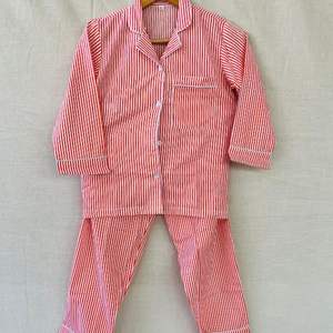Nouveauté Ensemble de nuit en coton pour enfants Ensemble de pyjama en coton imprimé indien magnifique Ensemble de vêtements de nuit 100% coton - Product Image 1