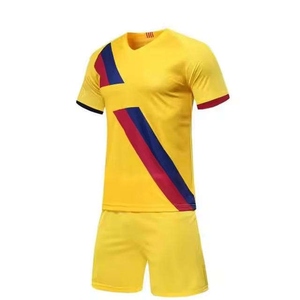 Kit de maillot de football de qualité supérieure personnalisable en usine en vente en gros, fabrication d'ensembles d'uniformes de football de qualité thaïlandaise - Product Image 4