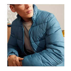 Veste matelassée à capuche d'hiver décontractée de haute qualité pour hommes Logo personnalisé Tissu en cuir léger grande taille XL Fermeture à glissière pour hommes OEM - Product Image 4