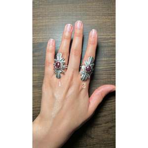 Anillo Ajustable de Plata de Ley y Circonita Púrpura Kobe Martinez con Engaste de Granate para Ocasiones Casuales, Idea de Regalo - Product Image 6