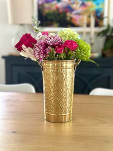 Jardinière exclusive en laiton antique avec détails fabriqués à la main, parfaite pour les intérieurs modernes avec un charme traditionnel rustique - Product Image 2