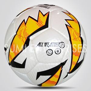 Ballon de football d'entraînement polyvalent conçu pour favoriser les mouvements de passe et les exercices de tir contrôlé - Product Image 6