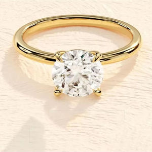 Anillo Minimalista de Plata de Ley Chapado en Oro Rosa con Moissanita Engastada en Puntas para Mujer, Anillo de Compromiso, Aniversario o Boda - Product Image 1