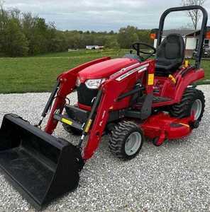 Tracteur à roues Massey Ferguson GC1725M 25HP 4WD avec chargeur frontal et plateau de tonte pour usage agricole - Product Image 3