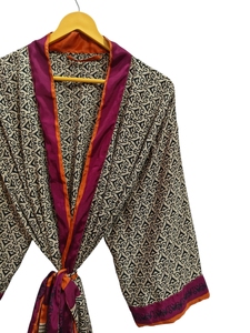 ชุดคลุมอาบน้ำผ้าไหมหลากสีสำหรับใส่ในบ้านชุดคลุมกลางคืนชุดกิโมโนผ้าไหมส่าหรีสไตล์วินเทจของอินเดีย - Product Image 2