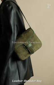 Urban Edge Bolsos de hombro de cuero City Chic Bold Hardware Siluetas elegantes Tonos vibrantes Resistente a la intemperie Estilo moderno tendencia - Product Image 5