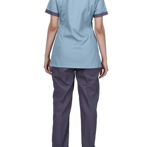 Ensemble de tenue médicale confortable avec haut et pantalon respirants, conçu pour les professionnels de la santé qui travaillent de longues heures - Product Image 2