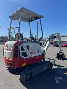 Miniexcavadoras TAKEUCHI TB216 2025: Excavadora de orugas de alta calidad para movimiento de tierras con motor, disponible ahora en stock. - Product Image 5