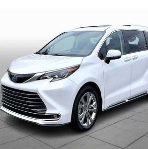 Sienna Platinum FWD 2024 d'occasion en excellent état - Prêt à être expédié - Product Image 2