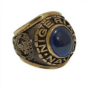 Bague en acier inoxydable de style personnalisé avec zircon unisexe - Product Image 1