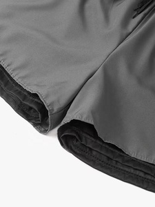 Shorts de sport gris uni pour hommes, personnalisables, séchage rapide, avec bande latérale, taille à cordon de serrage, longueur mi-cuisse, en polyester tissé - Product Image 3