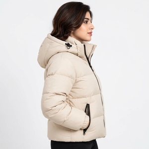 Vêtements d'hiver matelassés de qualité supérieure pour femmes, veste matelassée avec un rembourrage doux et chaud, coupe confortable et durable, veste matelassée pour femmes - Product Image 3