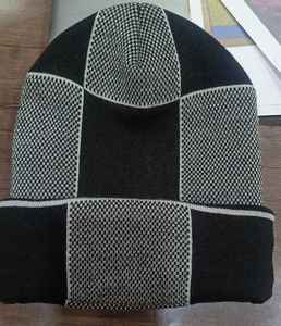 หมวกบีนนี่ออกแบบได้อย่างหรูหราหมวกบีนนี่สำหรับผู้หญิงผู้ชายอบอุ่นกลางแจ้งลำลองเรียบง่ายขนสัตว์ถักแบบคลาสสิกหรูหรา - Product Image 1