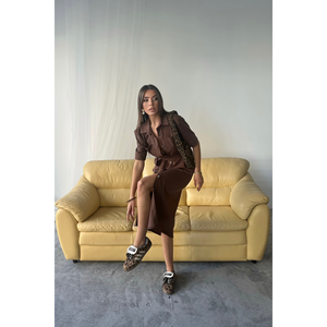 Robe décontractée marron en Tencel avec manches courtes boutonnées sur le devant - Product Image 3