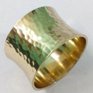 Nouveaux Anneaux de Serviette et Support en Laiton Martelé de Luxe avec Perles en Bois pour Décoration de Table Mariages Restaurants Fêtes de Noël - Product Image 1