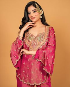 Ensemble de costume ethnique Sharara en soie Salwar Kameez traditionnel indien avec Dupatta prêt à porter Collection de fête de mariage au meilleur prix - Product Image 3