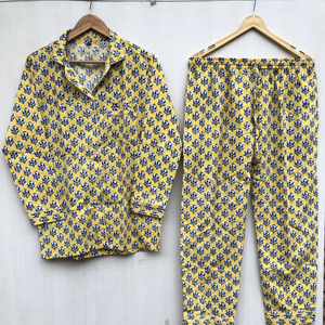 Ensemble pyjama indien imprimé à la main, tenue de nuit, tenue de fête, motif floral, pyjama fait main, cadeau de Noël pour elle - Product Image 1