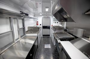 Pertly Working New Working Food Truck a la venta, completamente abastecido con todos los equipos, incluida la máquina de café, Icecreem - Product Image 5