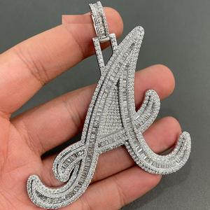 Elegante nuevo Hip Hop 14K oro amarillo y Diamante inicial colgante moissanita simulada con 925 Plata chapada en oro - Product Image 2