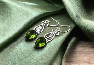 ต่างหูมรกต อัญมณีเงินแท้ 925 งานแฮนด์เมด เครื่องประดับประจำเดือนพฤษภาคม ของขวัญสำหรับผู้หญิง สง่างาม - Product Image 4