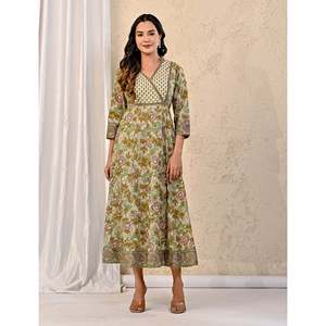 Vestido largo de algodón gris con estampado floral y corte en A, cintura imperio, estilo moderno - Product Image 3